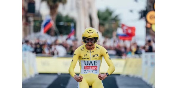 Il talento di un corridore è innato, ma la gloria del campionato si acquisisce con un duro allenamento Il talento di un corridore è innato, ma la gloria del campionato si acquisisce con un duro allenamento